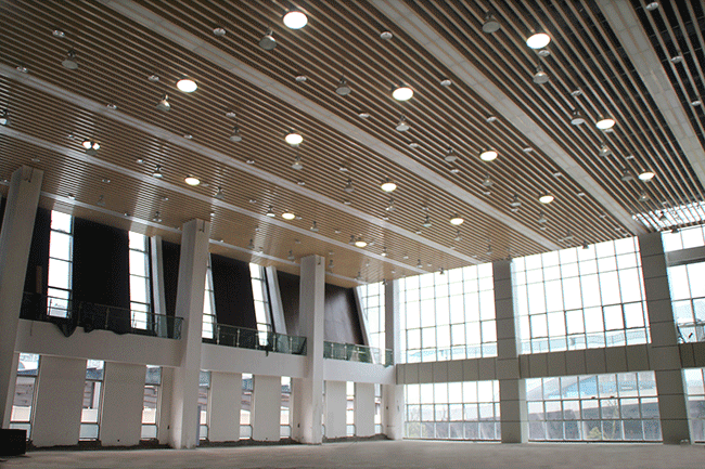 使用自然光照明系统的建筑空间