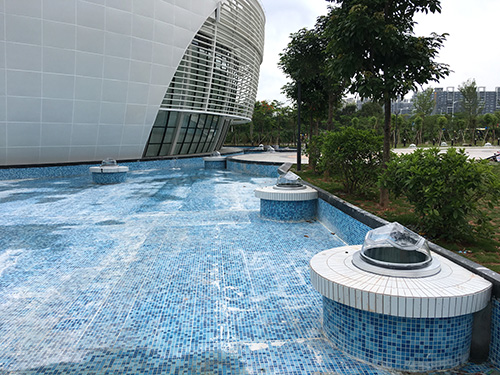 钻石形无电采光器